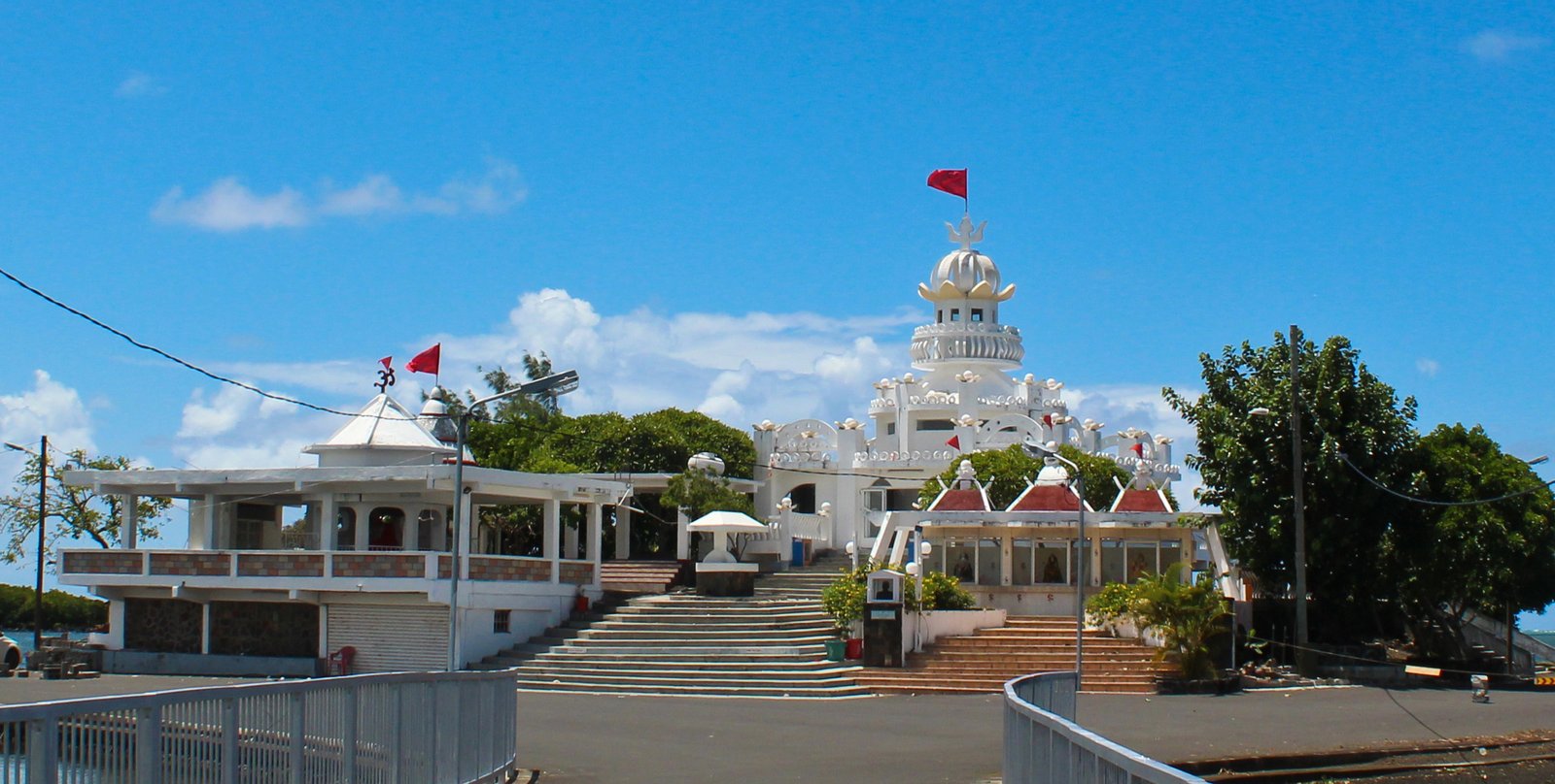 The temple on its island near Poste de Flacq