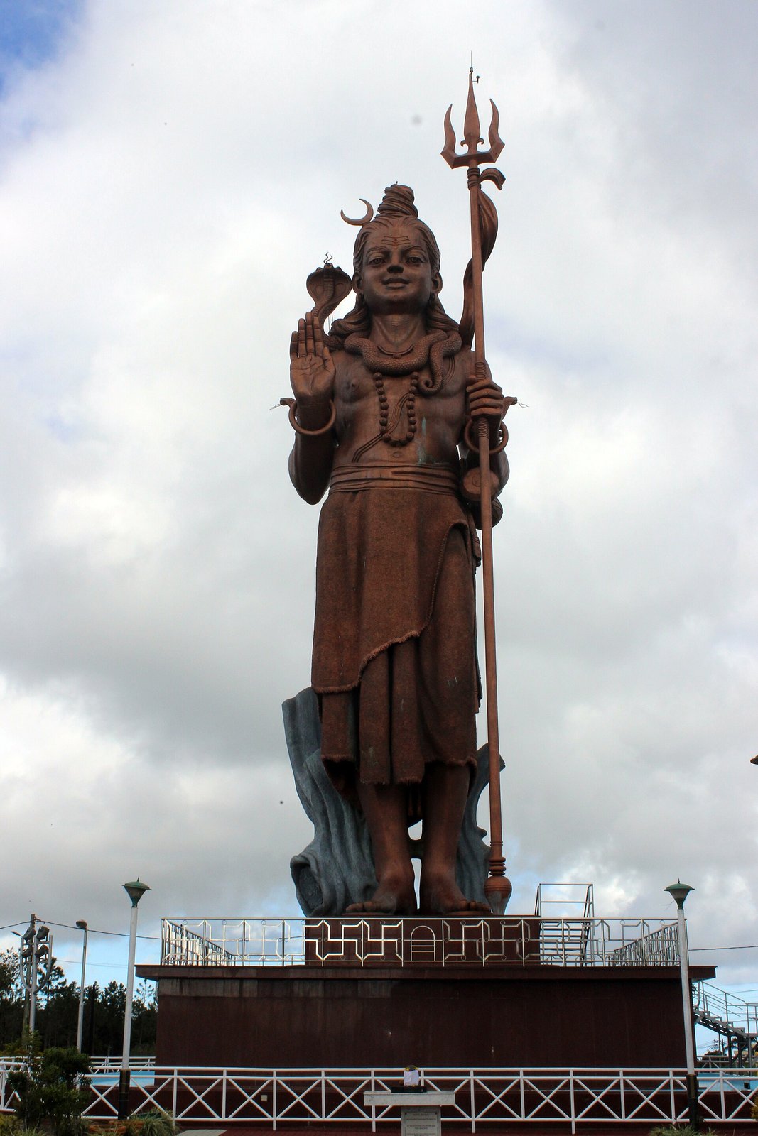 The 33-metre Shiva statue (Mangal Mahadev) near Grand Bassin